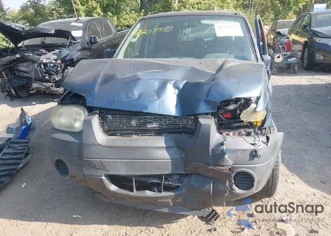 2005 Ford Escape Xls z USA, uszkodzony, nr VIN 1FMYU92Z75KD27879